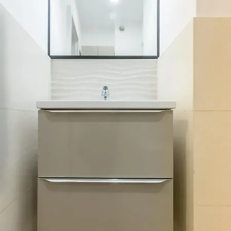 Mamaia Lake Campus Apartment *